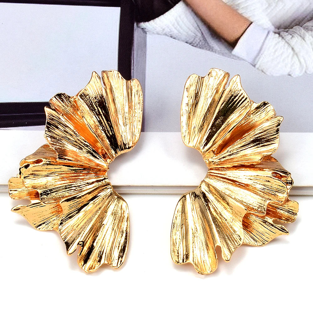 2023 New Arrival Fashion Jewelry New Arrival Metal Fan Shaped Geometric Earrings 18k Gold Color Leaves Metal Drop Earrings Women