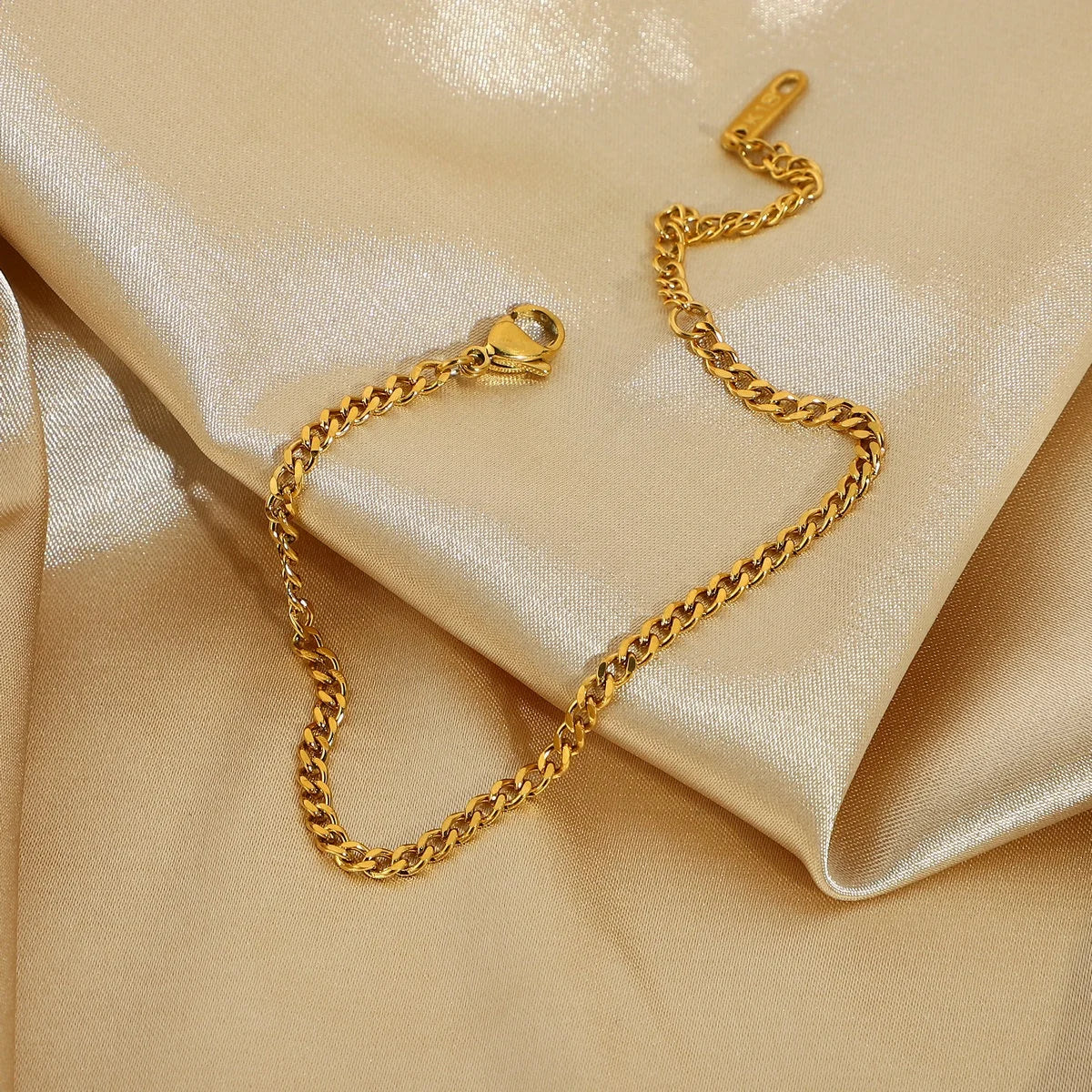 3mm Minimal Classic Gold Curb Link Bracelet Chic Dainty 18K Gold Plated Stainless Steel Cuban Chain Bracelet
