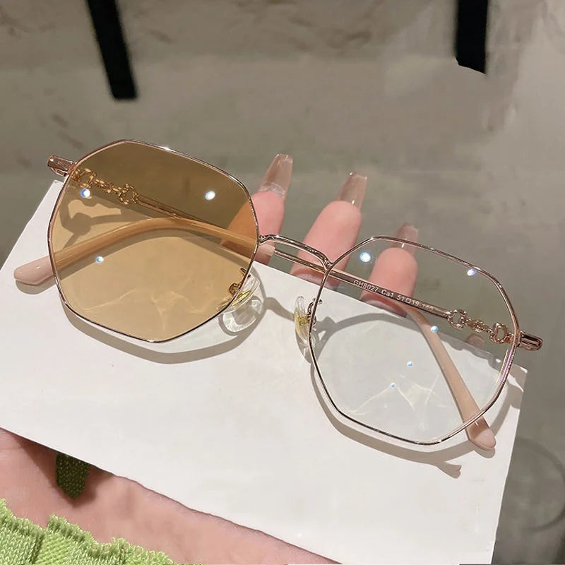 2024 New Luxury Fashionable Designer Photochromic Anti Blue Light Blocking Glasses Square Metal Frame Unisex Reading Eyewear MegaBDM