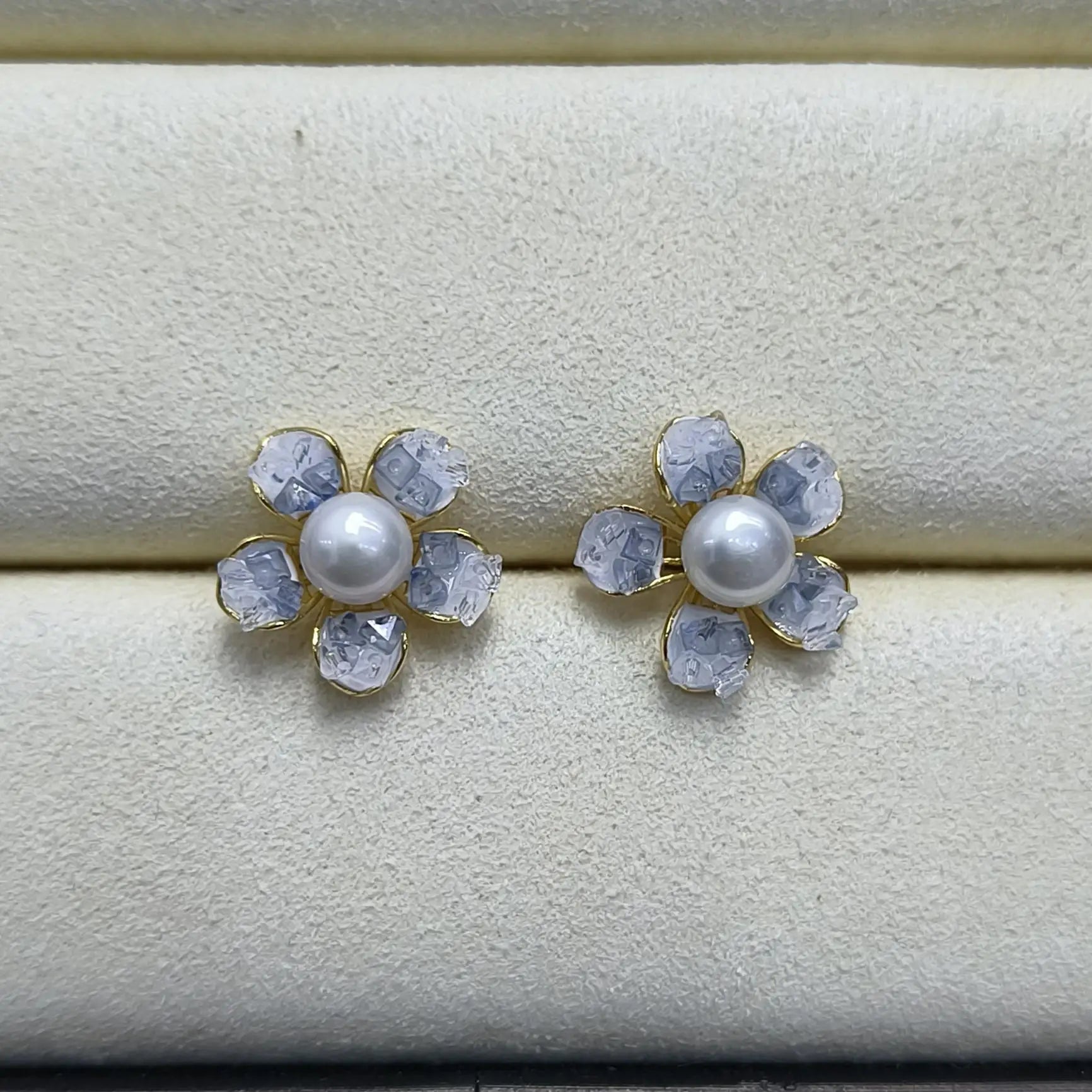 New White Flower Earrings 6-7MM High Quality Freshwater Pearl Earrings Retro Stud Earrings Luxury AAAA Grade Silver Plated