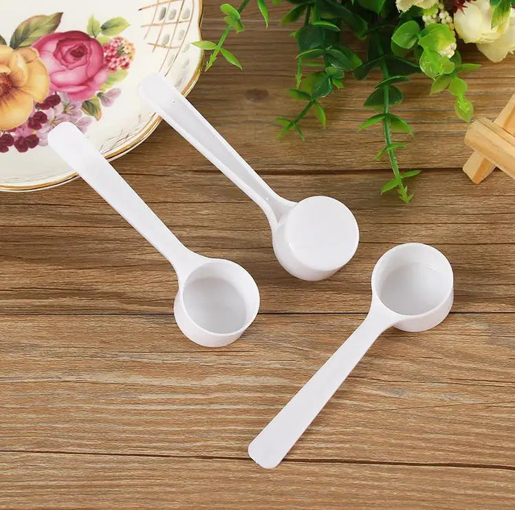 Wholesale 4g 8ml Round Flat Bottom Plastic PP Measuring Spoon 8CC White Scoop for Powders Dry Goods Pet Food