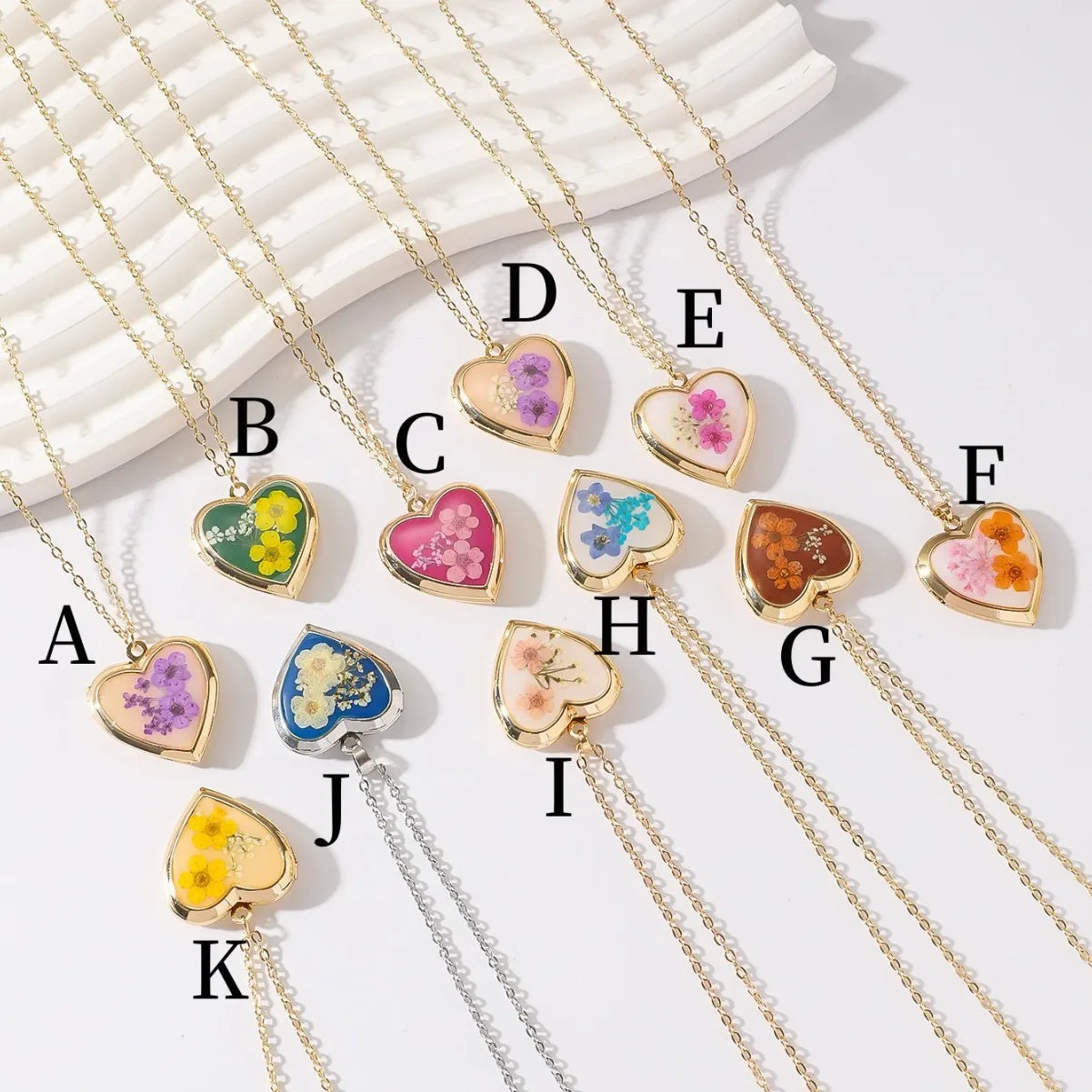 Handmade Birth Flower Necklace Heart Photo Locket Pendant Pressed Flower Necklace Month Flower Resin Necklace Pendant for Gift