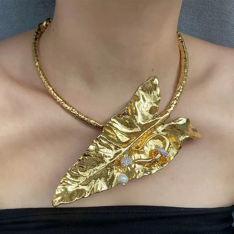 2025 New Arrival Fashion Jewelry Metal Thick Leaf Shaped Large Collar Necklace Accessories for Women Leaf Collar Choker Necklace