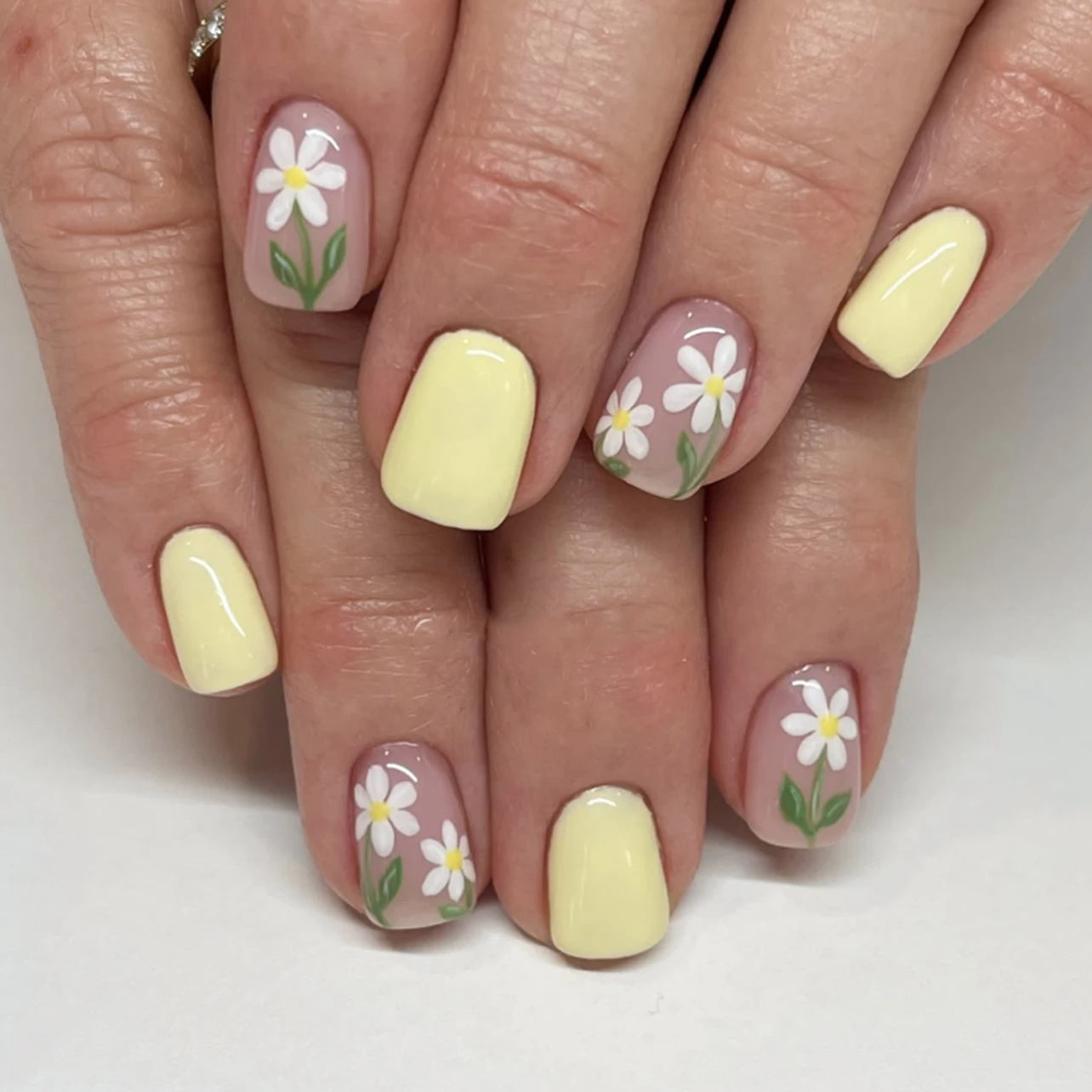 Wholesale 3921 Pastel Yellow and Pink Daisy Flower Design Short Square False Nail Press on Nail Artificial Fingernails Customize