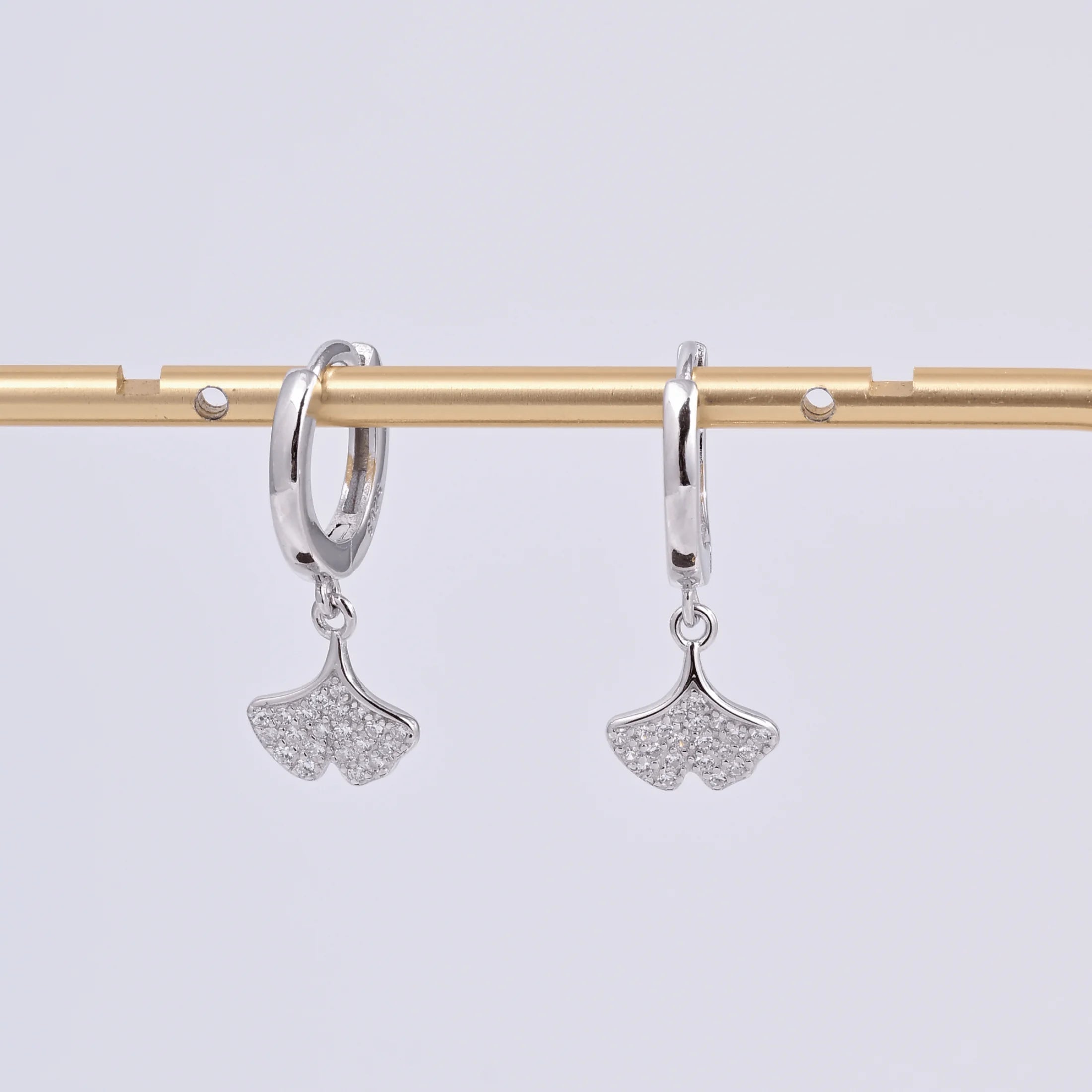 Wholesale Earrings Jewelry Rhodium Plated Cubic Zirconia Ginkgo Leaf Huggie 925 Sterling Silver Fine Jewelry Earrings