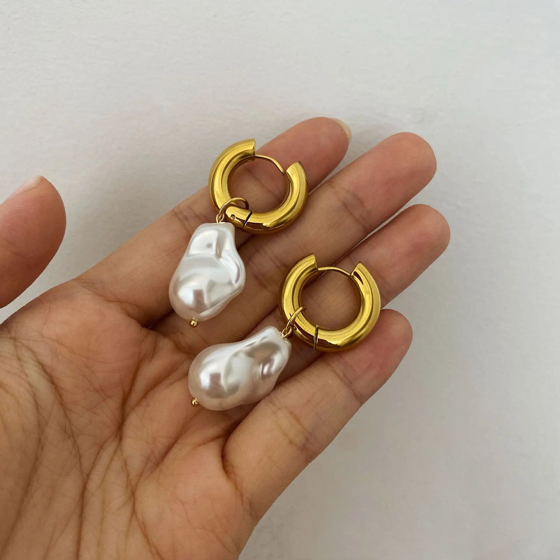Wholesale Vintage 18k Real Gold Plated Stainless Steel Irregular Baroque Pearl Drop Earring YF2273