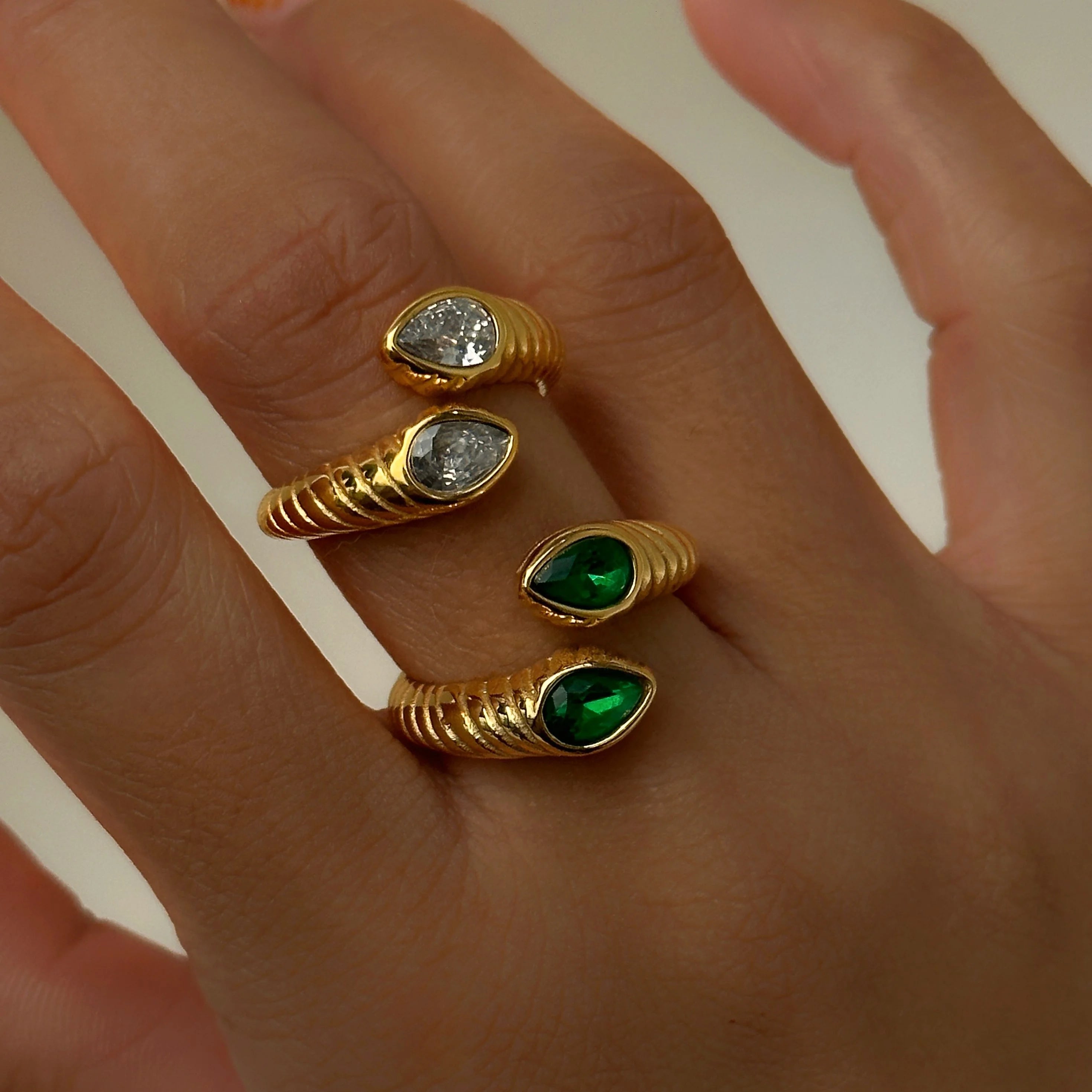 Dazan Summer New Ins Trendy 18k Pvd Gold Plated Stainless Steel Slim Serpentine Water Drop Green Zircon Ring for Women