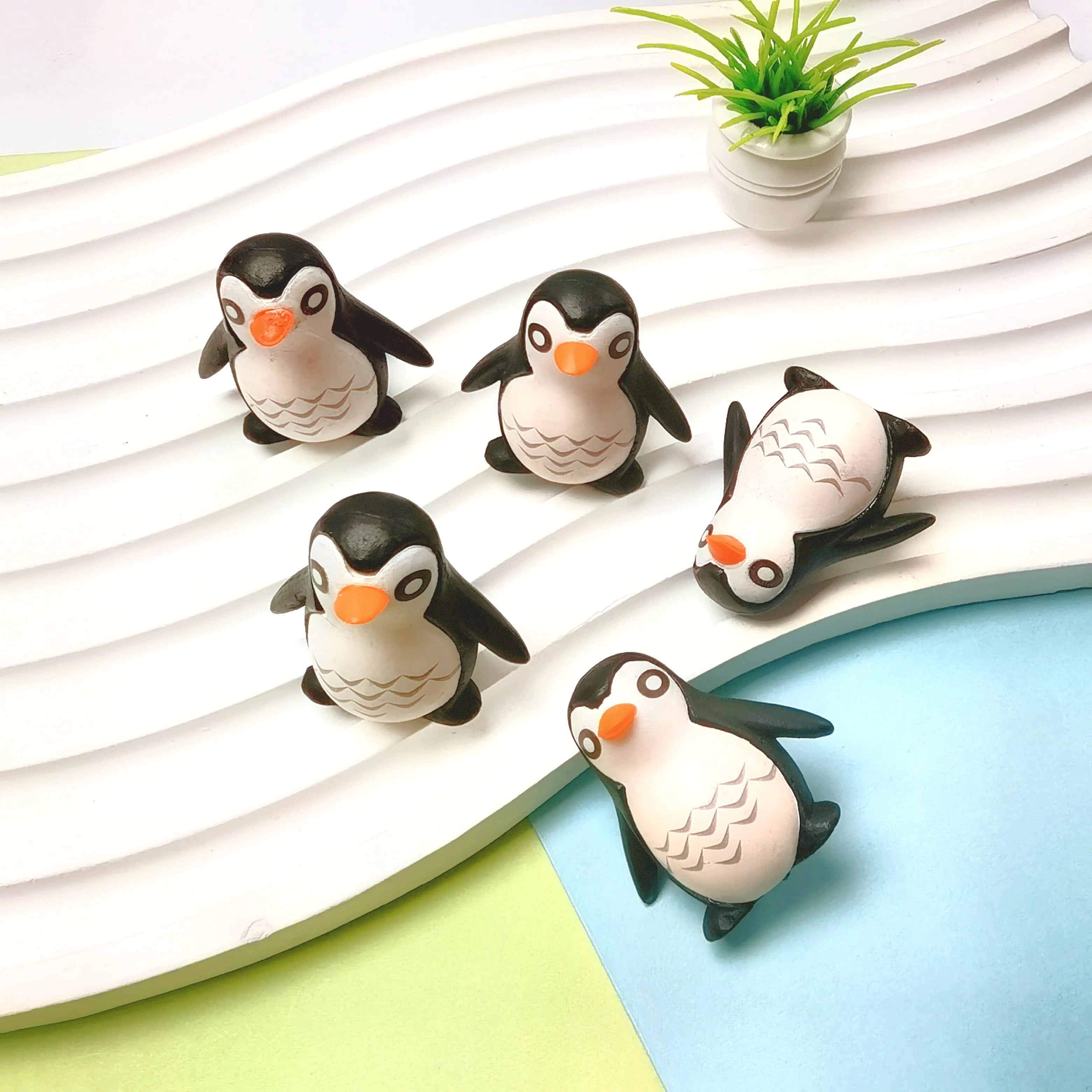 100Pcs Resin Mini Penguins Toys Creative Home Decoration Penguin Figurine DIY Ornament Slime Add Miniatures Penguin Crafts