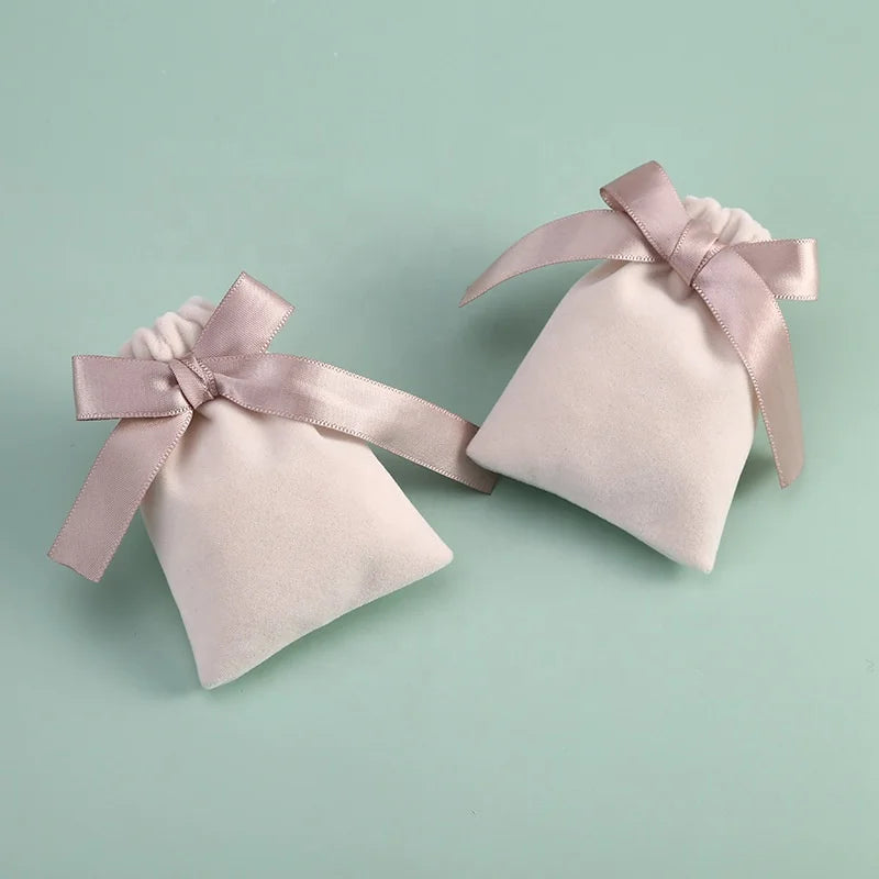 CSMD Chinese Suppliers Retail 7x9cm Eco-Friendly Cheap Small Velvet Fabric Ivory Beige Drawstring Jewelry Pouch with Gray Ribbon