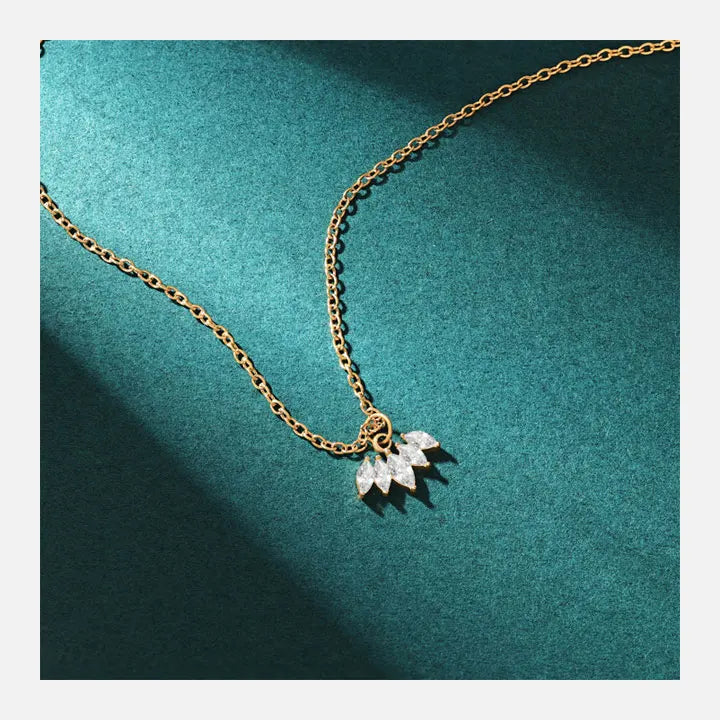 HOVANCI High Shiny 18K White Gold Plated Minimalist 5A Cubic Zircon Clavicle Leaf Pendant Necklace for Girls Jewelry
