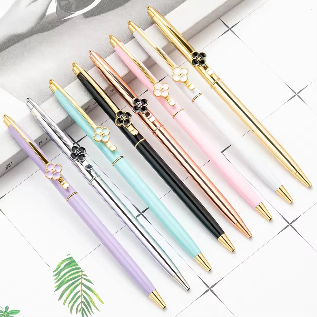 Novelty Lightweight Sports Metal Four Leaf Clover Clip Elegant Stainless Steel Gel Ball Pen Signature Custom Women Ballpoint