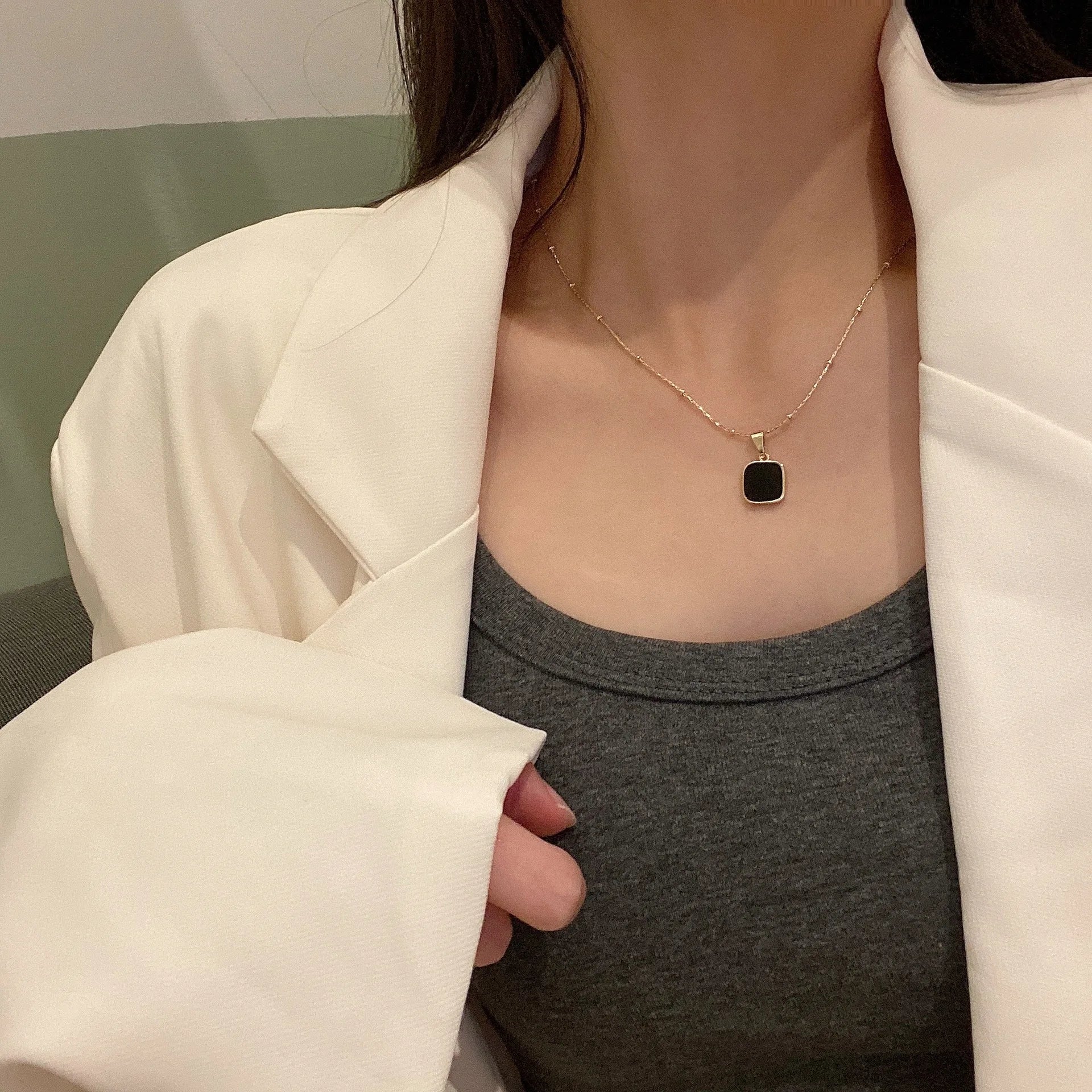 New Vintage Square Pendant Necklace Elegant Korean Geometric Clavicle Chain Choker for Women Men Black Alloy for Anniversary