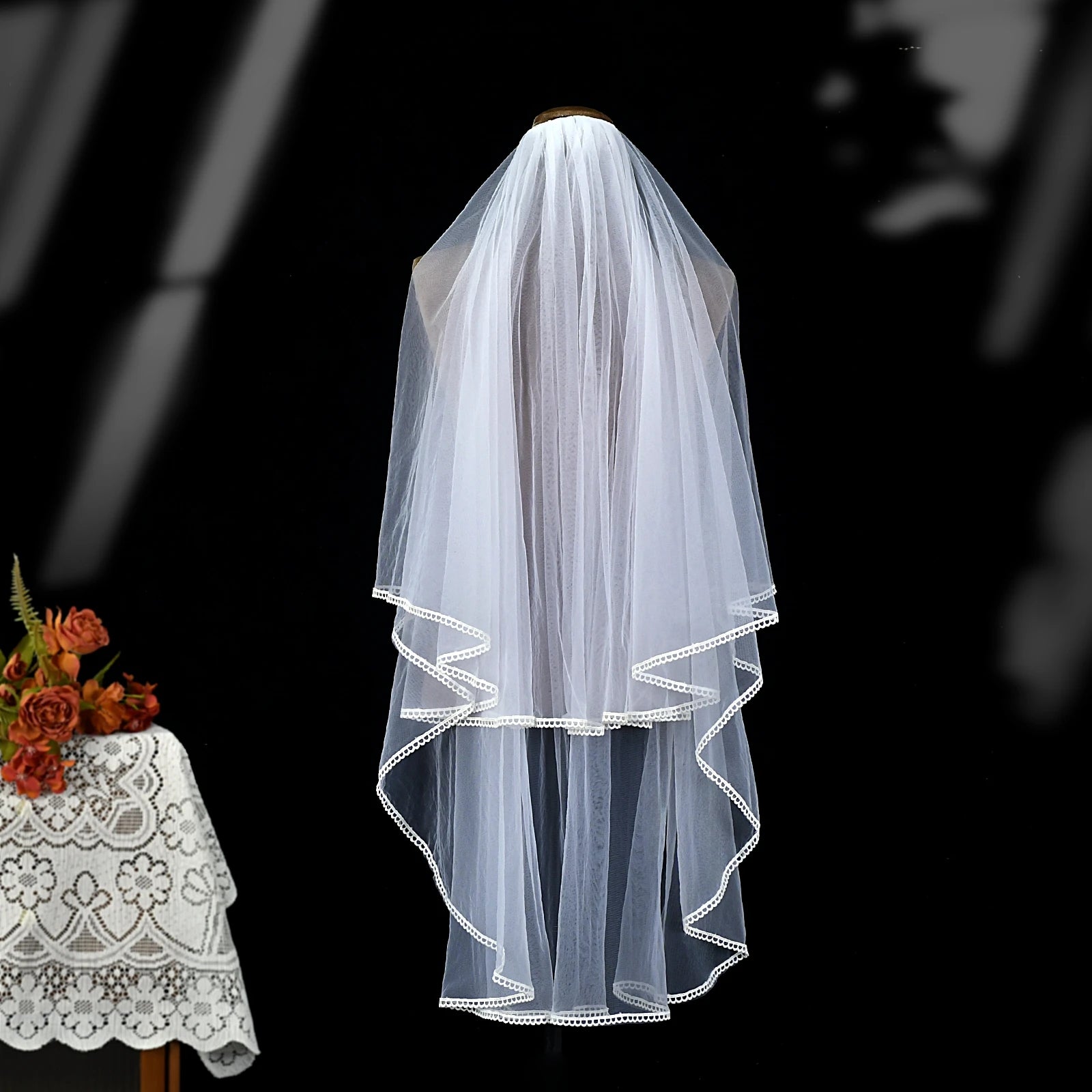 YouLaPan V174 New Fashion Lace Double Layer Fingertip Short American Soft Mesh Cut Edge Romantic Wedding Bride Elegant Hand Veil