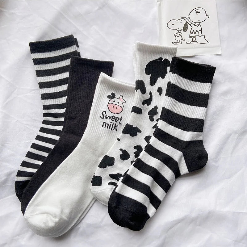 Wholesale Korean Novelty Cotton Crew Socks Black and White Cow Print Pattern Socks for Women