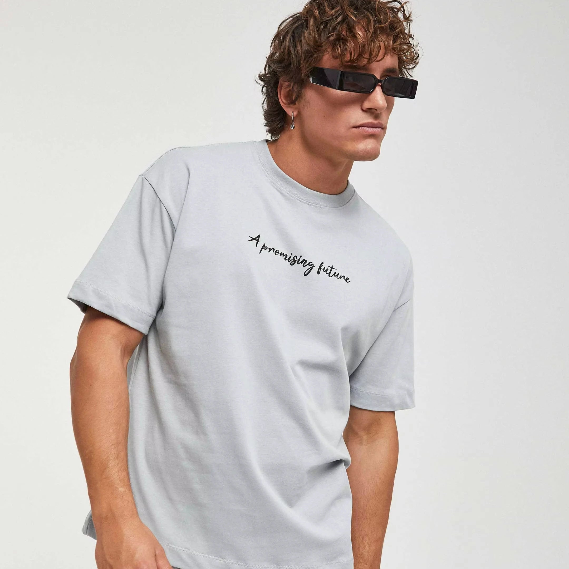 Imperio Shop Unisex Urban Streetwear Oversized Gray Cotton O-Neck Regular Sleeve Regular Length T-Shirt Pattern Soft Men Model