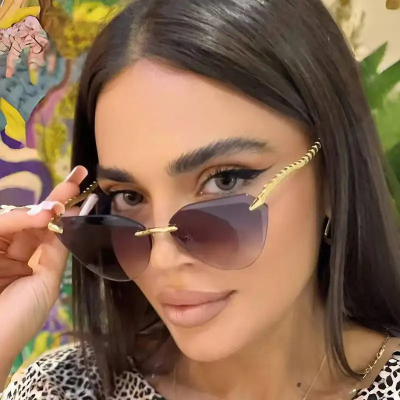 2025 Custom Logo Fashion Elegantly Big Frame Lady Sun Glasses UV400 Gradient Shades Rimless Cat Eye Sunglasses Women