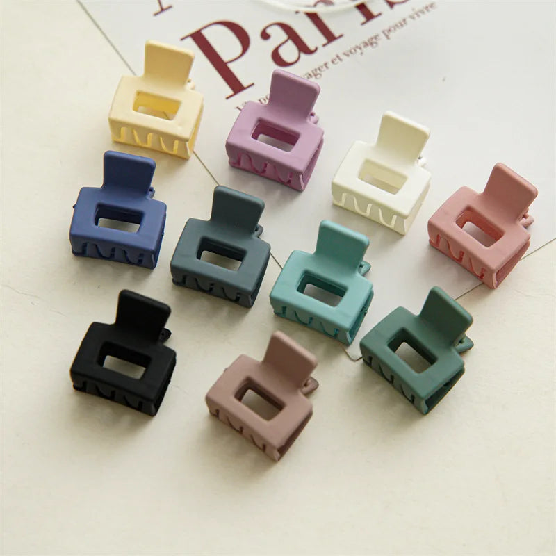 Cute Mini Design Square Matt Finished Strong Hold Claw Plastic Hair Clips for Women Fashionable Mini Hair Clips