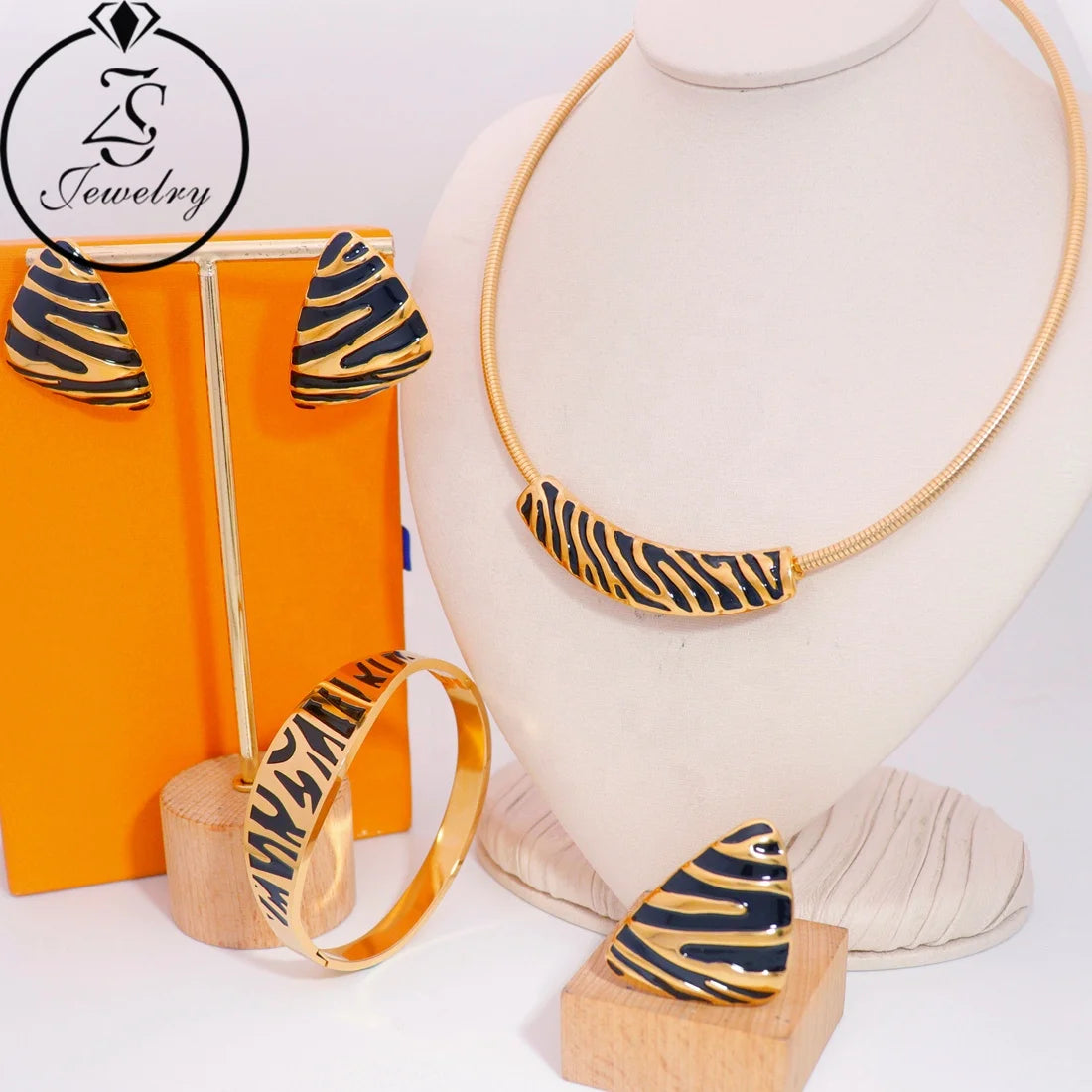 Dubai Gold Plated Bridal Stainless Steel Jewelry Set Big Pendant Earrings Necklace Bracelet for Wedding and Party