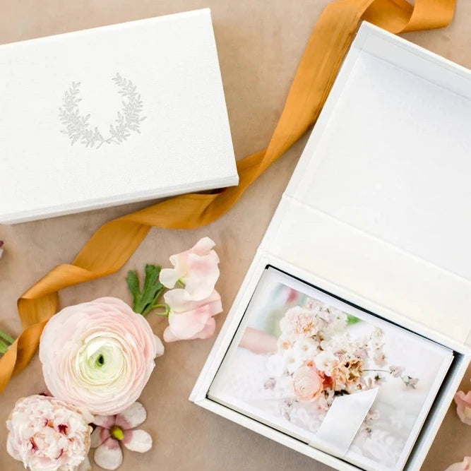 Wholesale Small White Custom Design Personalized Rigid Paper Cardboard Photo Packaging Magnetic Closure Gift Box With Ribbon