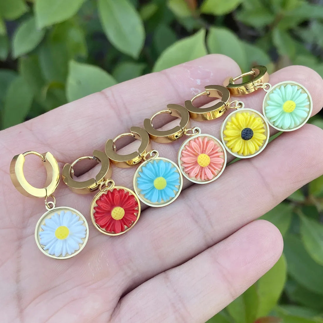 No Fade 18K Gold Plated Stainless Steel Enamel Flower Hoop Earring Oil Drip Daisy Flower Clip on Earring
