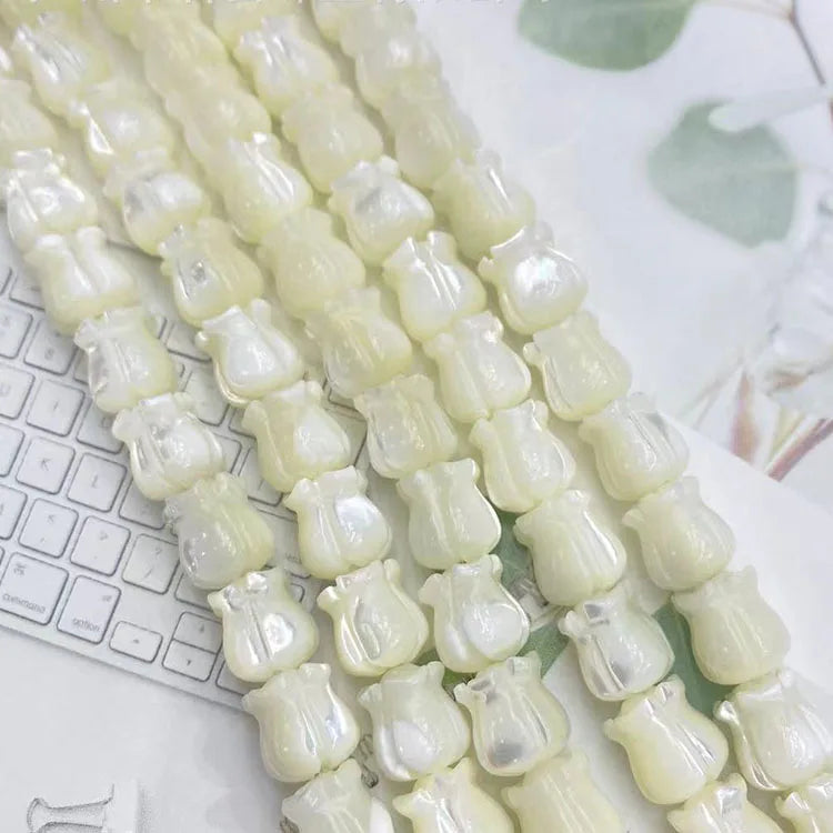 SP4220 Carved White Mother of Pearl Shell Tulip Flower Beads