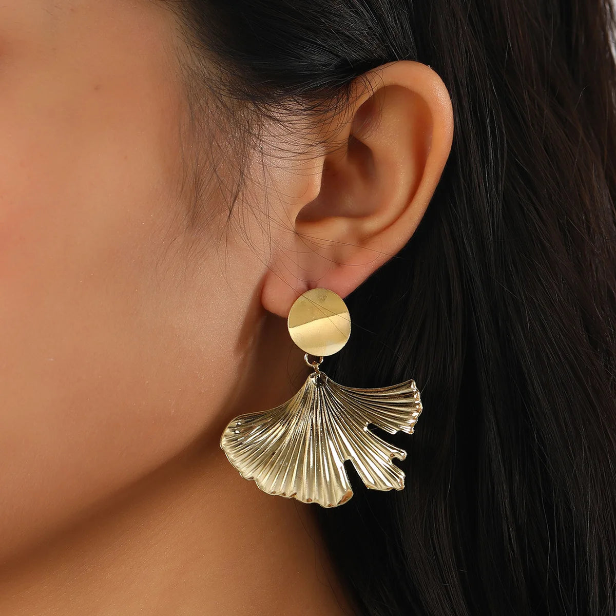 2022 Fashion New Gold Plated Geometric Earrings Retro Rear Pendant Leaf Earrings Delicate Irregular Apricot Leaf Drop Earrings