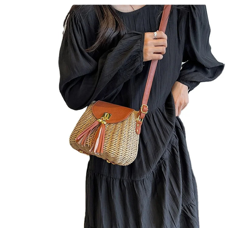 2025 Woven Straw Bags Women's Shoulder Bag Fashion Straw Beach Bag MegaBDM