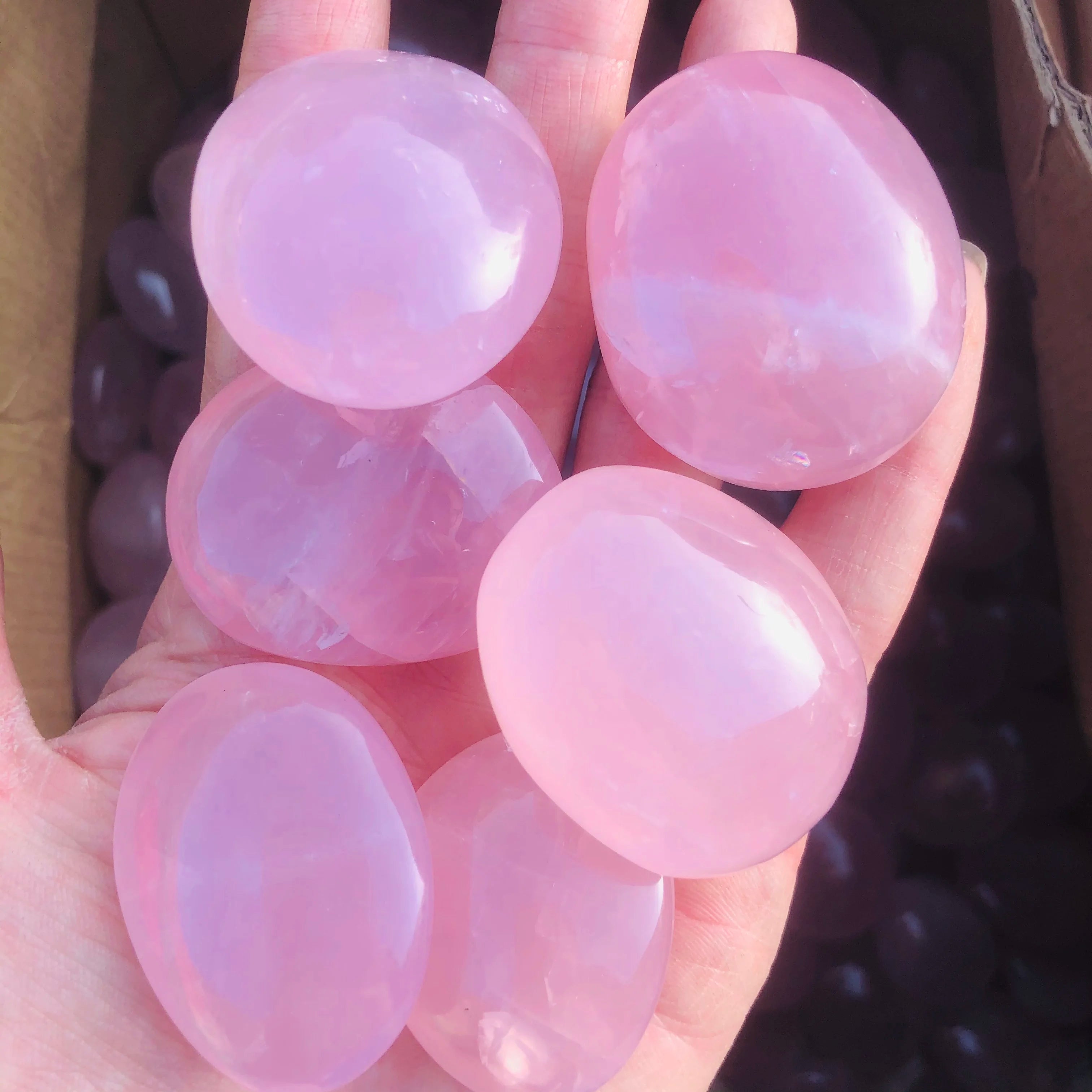Wholesale Natural Polished pink Rose Quartz Palm Stone Reiki Healing Crystal Gemstone Palm for Souvenir Gift