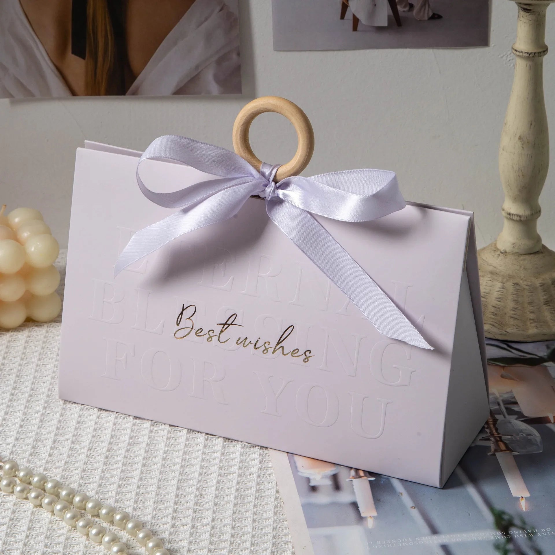 Casual Style Triangle Shape Collapsible Paper Gift Bag with Circle Wooden Handle for Mascara Skin Care Essential Oil Lipstick