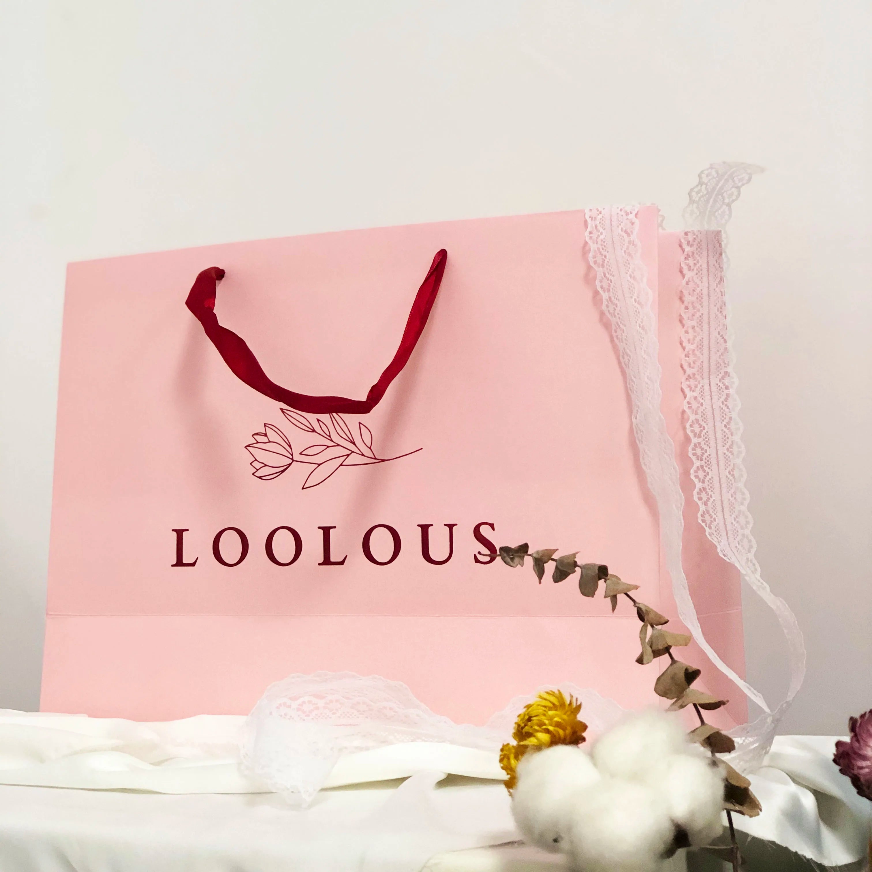 Luxury Black White Printed Paper Gift Bags With Handles Custom Logo Shopping Packaging Bags for Bakery Breads Retail Promotion