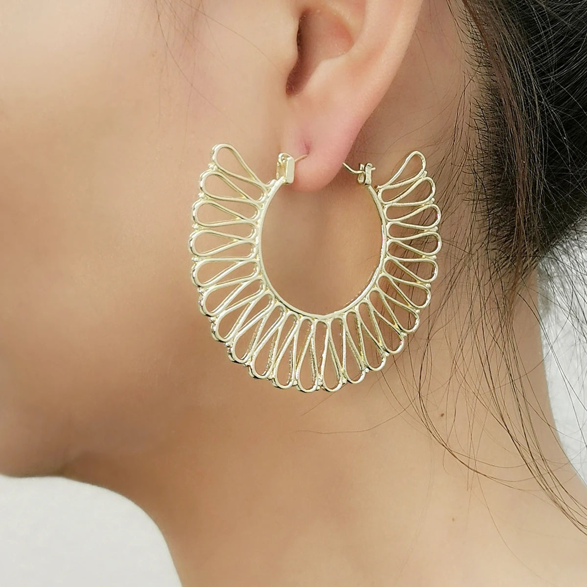 Fashion Hollow Out Lines Big Hoop Drop Earrings Exaggerated Fan Shape Metal Earrings Big & Small Size Women Ear Accessories