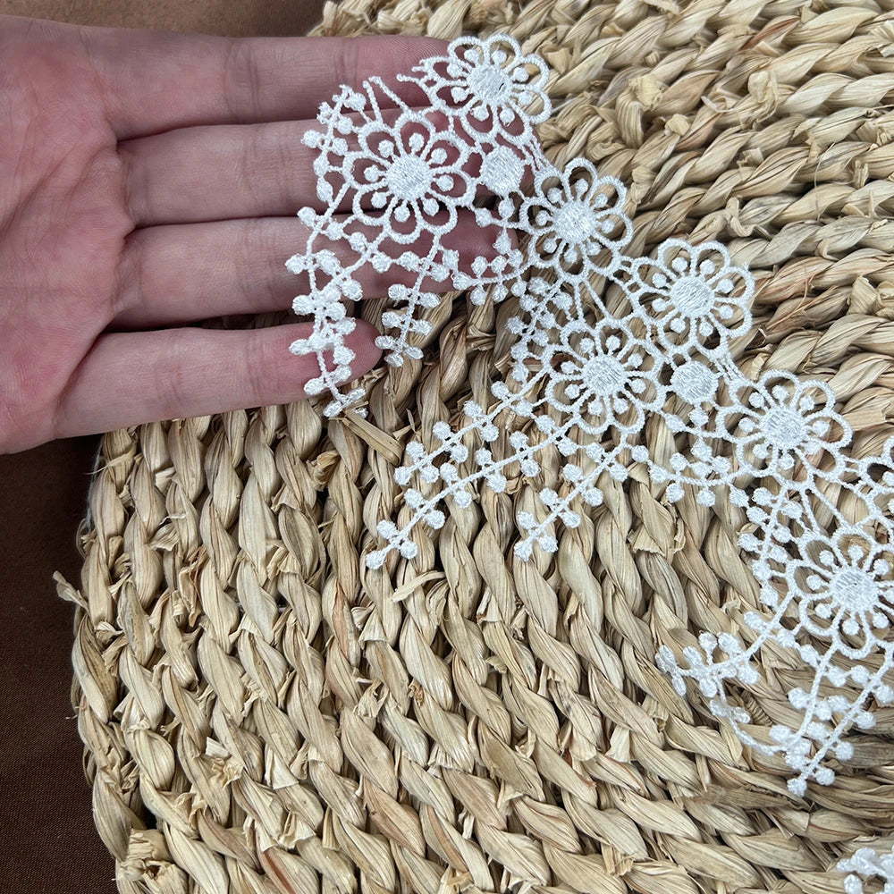 White Lace Ribbon Trim Embroidered Floral Wedding Trim Necklace Lace Applique Sewing Craft for Wedding Party Dresses Decor