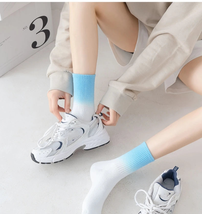 High-end Quality Women Spring Breathable Combed Cotton Gradient Color Crew Socks Absorbent Sweat Anti-odor Girls Casual Socks