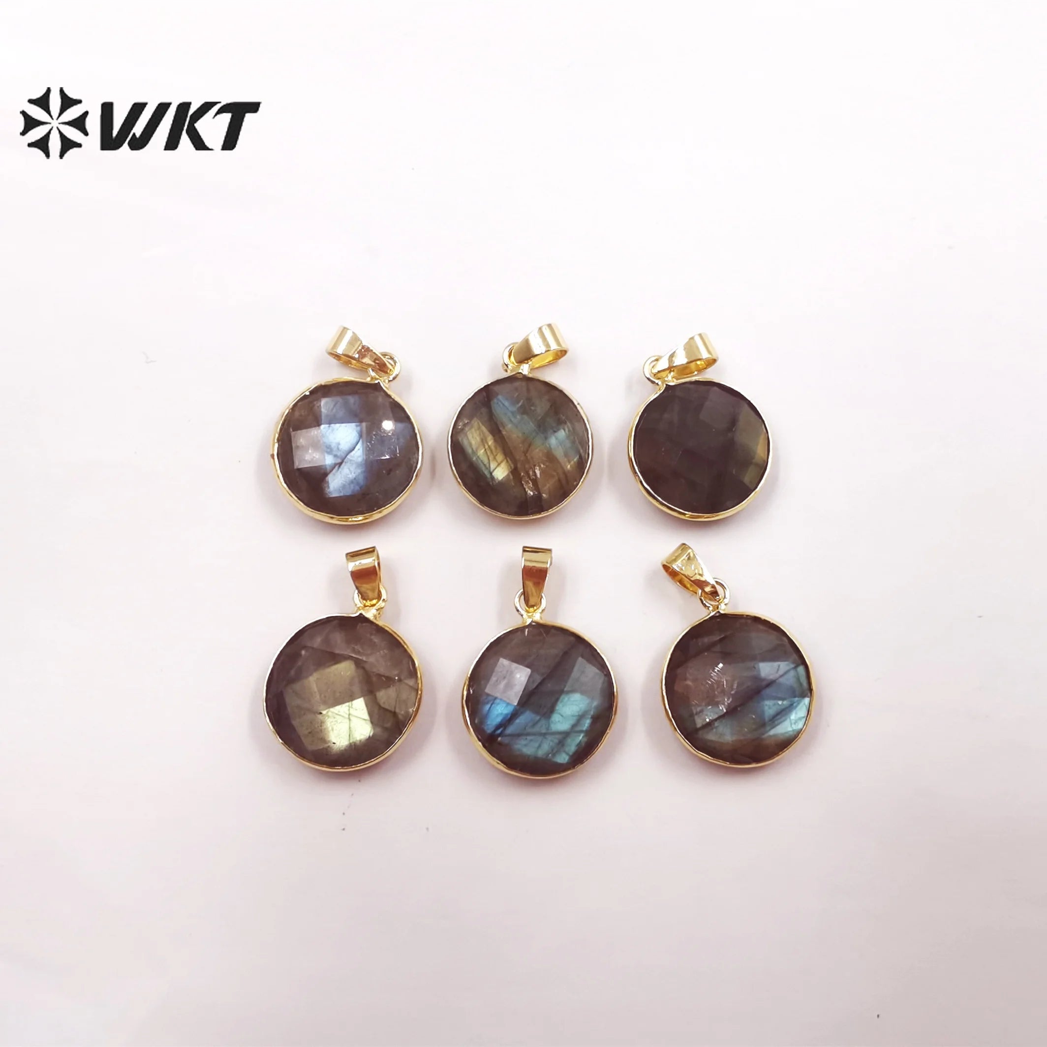WT-P1827 WKT Newest Fashion Gold Bezel Round Natural Double Faceted Labradorite Pendant Simple 16mm Round Stone Pendant for Neck