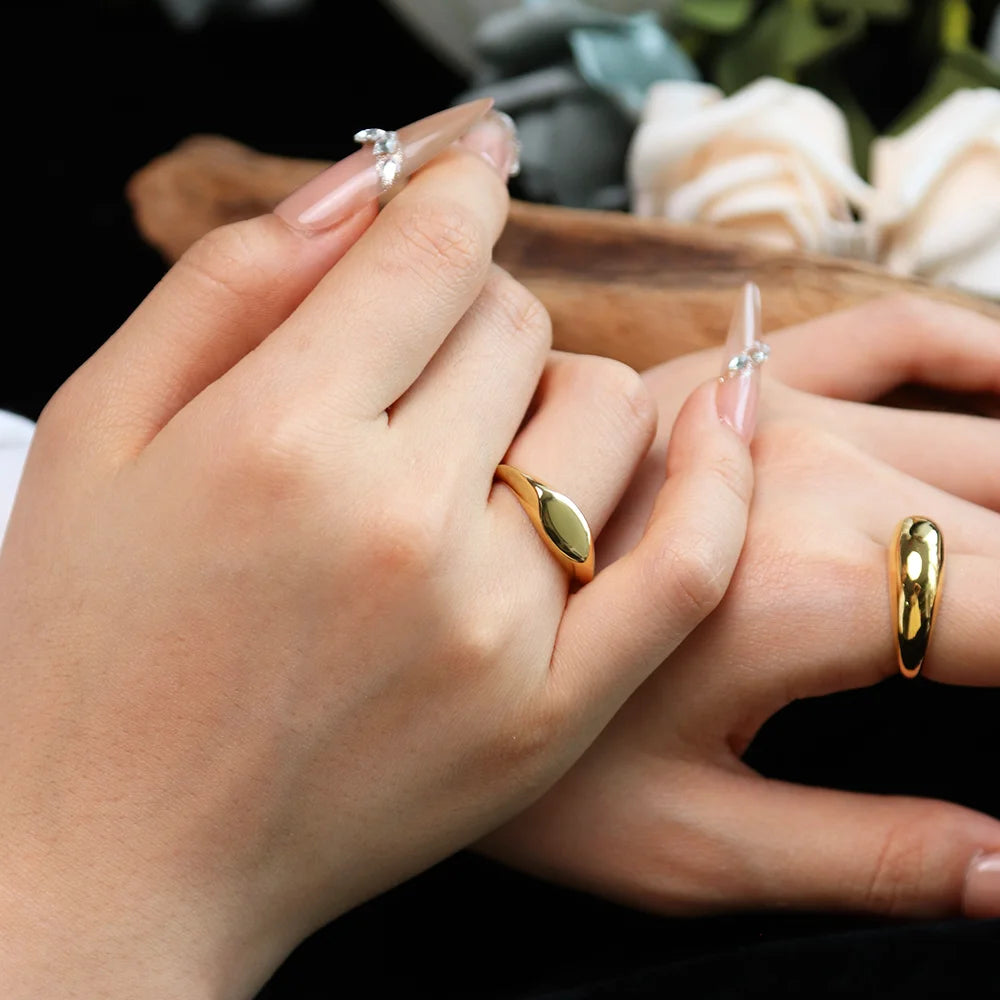 Chris April Fashion Jewelry PVD Gold Plated 316L Stainless Steel Non-tarnish Women Glossy Oval Engravable Signet Rings