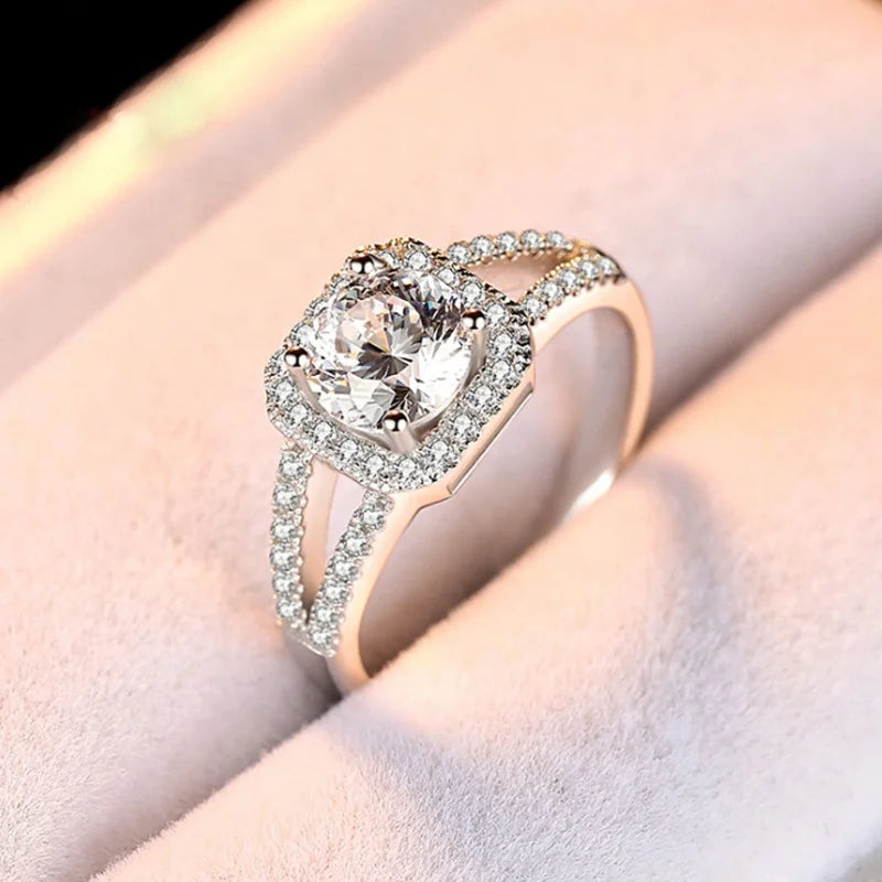 Hot Sale 1 Carat Y-shaped 925 Silver Jewelry Wuzhou Moissanite Ring