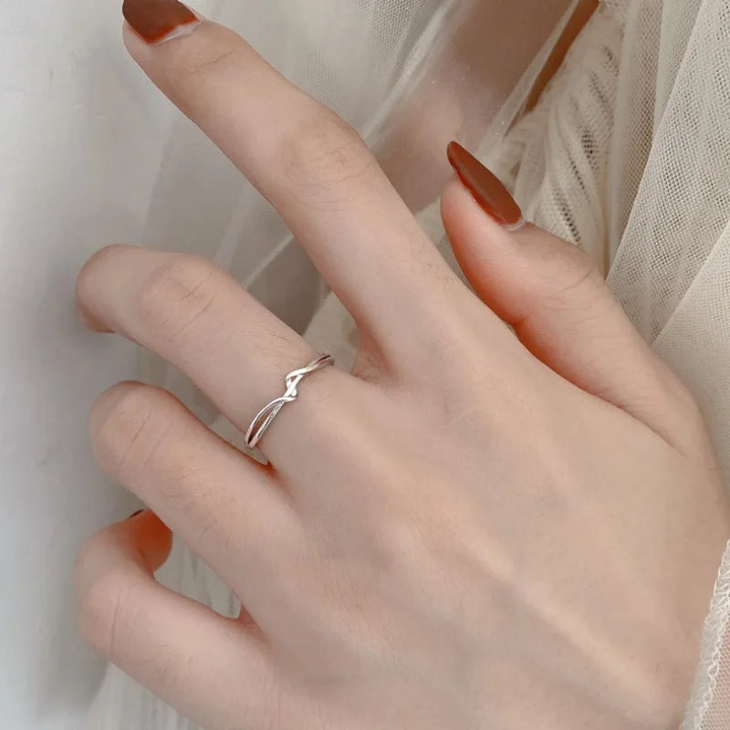Minimalist Linear Finger Rings for Females Geometric Hugging Soft Open Toe Middle Finger Rings with a Cool Tone