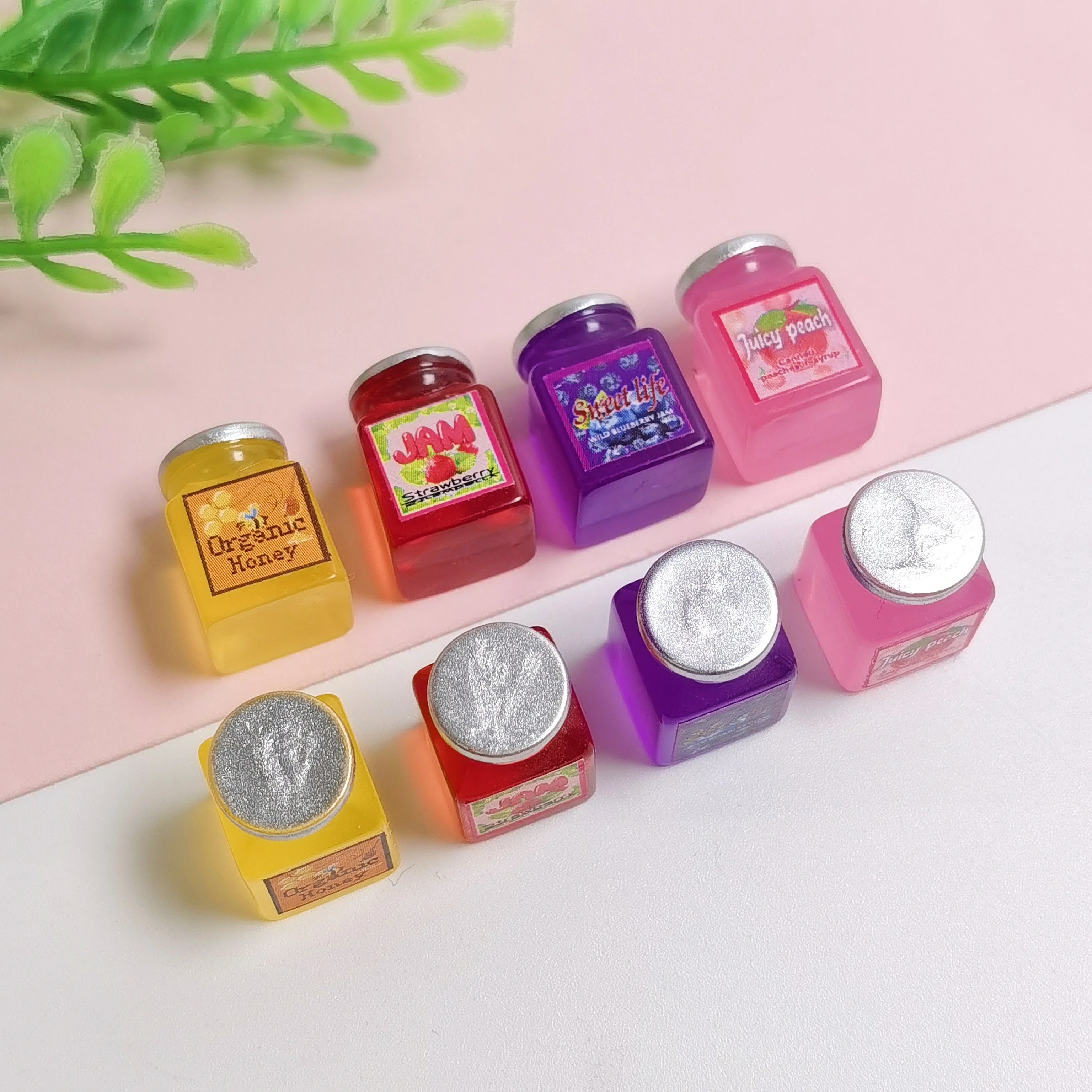 100pcs Kawaii Mini Strawberry Sauce Jam Jar Doll House Bottle Miniatures Fruit Jam Kitchen DIY Resin Decoration Charm Crafts