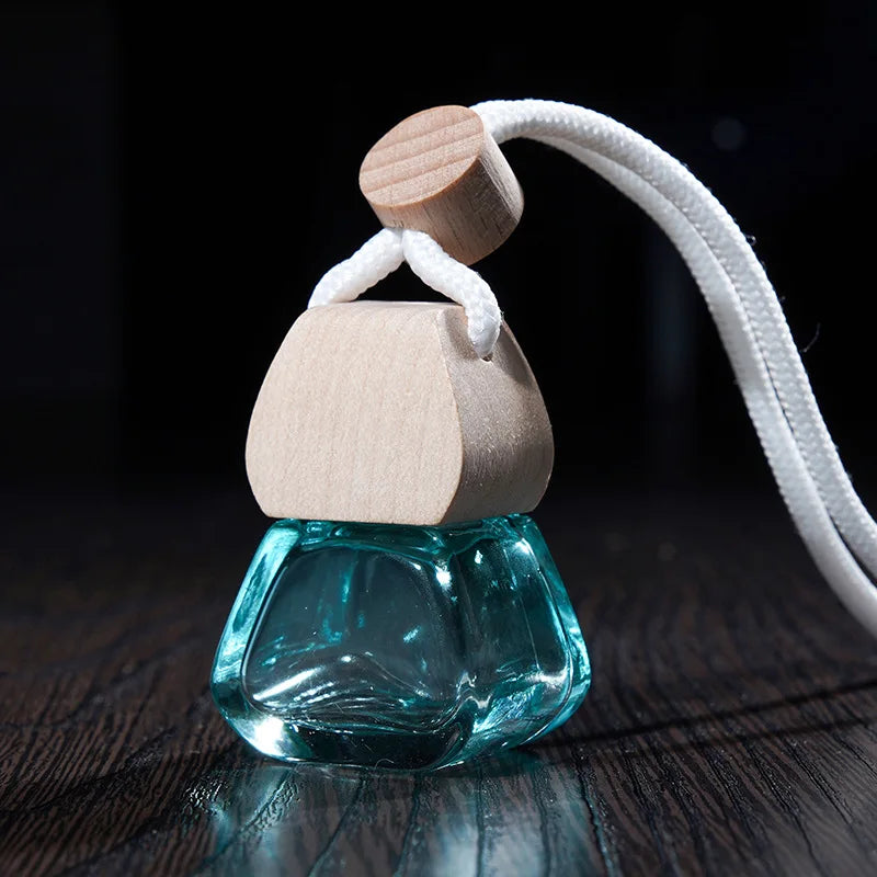 New Design 10ml Refillable Empty Hanging  Car Perfume Bottle Luxury Wood Cap Glass Bottle Car air Freshener Bottles