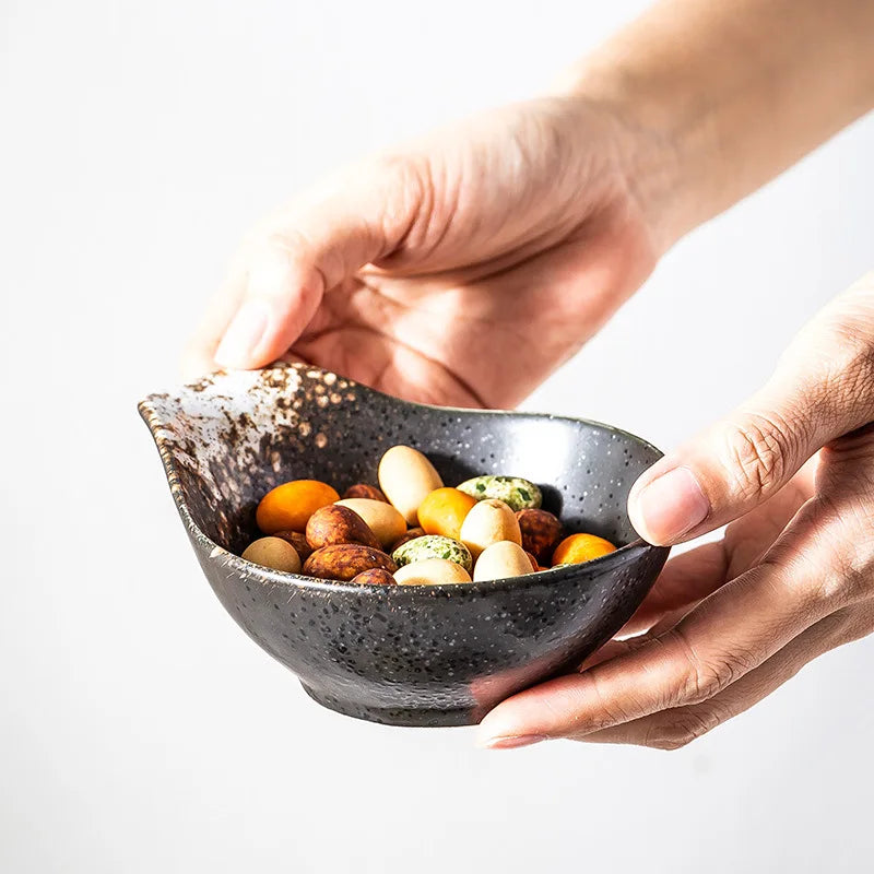 2021 Newest Design Black Porcelain Saucer Japanese Style Disposable Soy Sauce & Chili Garlic Dish for Restaurant Hot Pot