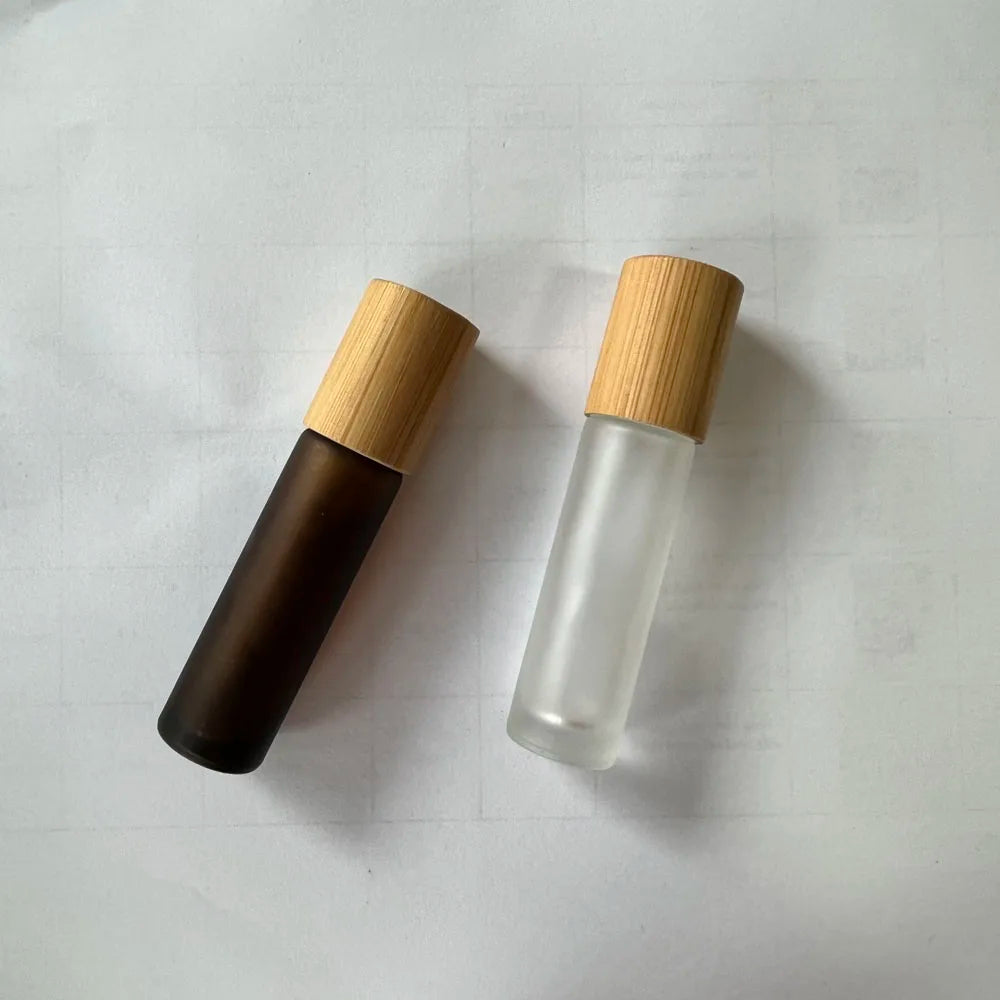 Wholesale 5ml 10ml Dark Brown Amber Frost White Frost Roller Essential Oil Glass Bottles Bamboo Lid Cylinder Shape Roll Sealing