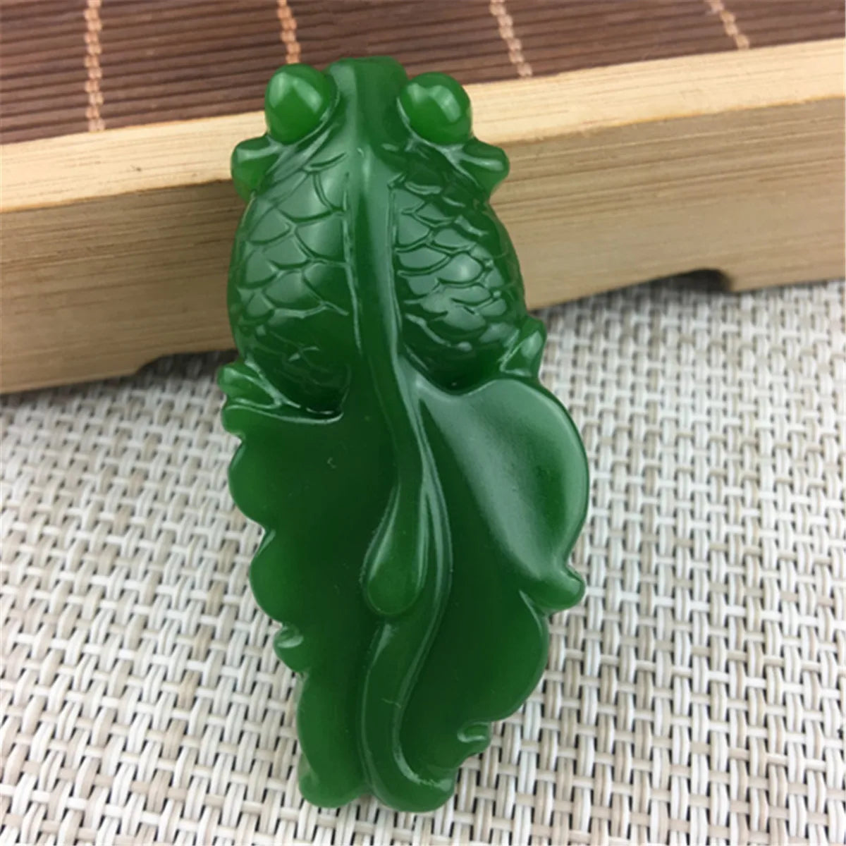Chinese Natural Green Jade Pendants Necklace Fashionable Power Amulet with Lucky Fish Goldfish Gifts