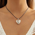 2023 New Arrival Fashion Jewelry Creative Simple Love Pendant Heart Collar Chain Personalized Wax Thread Silver Necklace Choker