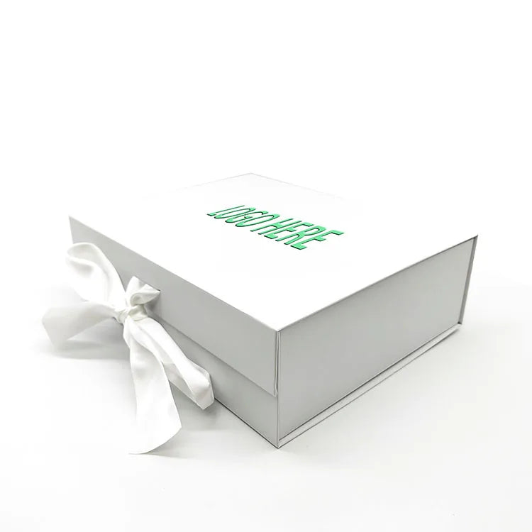 High Quality Cardboard Foldable Box With Embossed Logo on the Top for Garment Clothing Packing