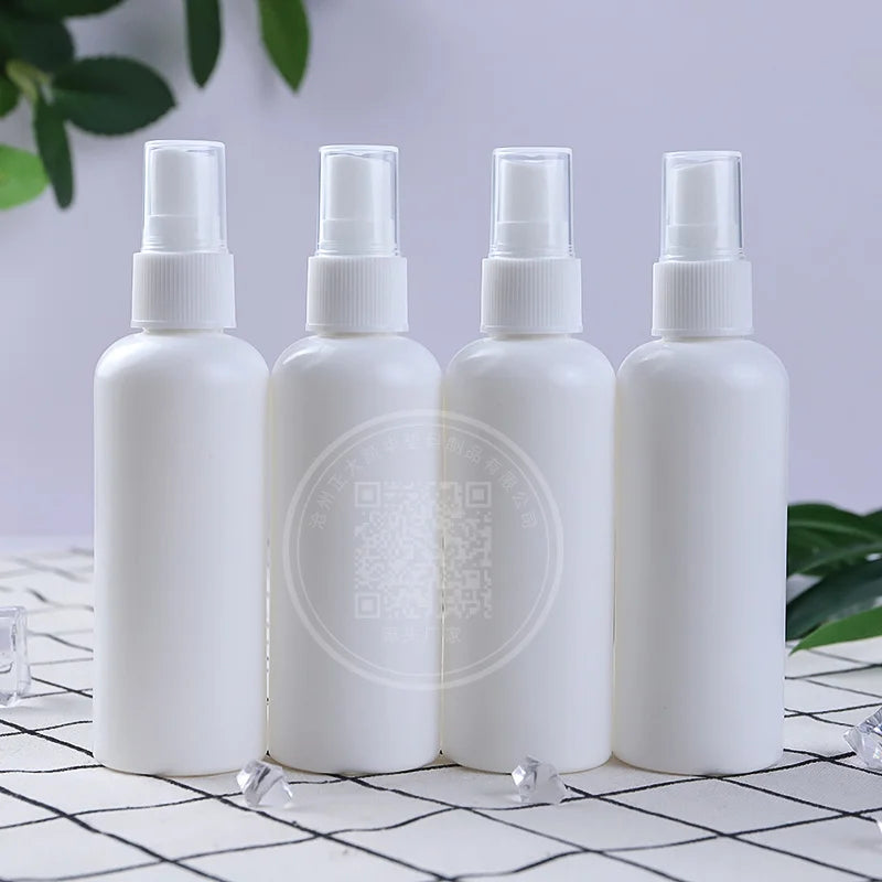 Wholesale Empty 100ml Cosmetic PE White Fine Mist Spray Bottle with Screen Printing and Pump Sprayer