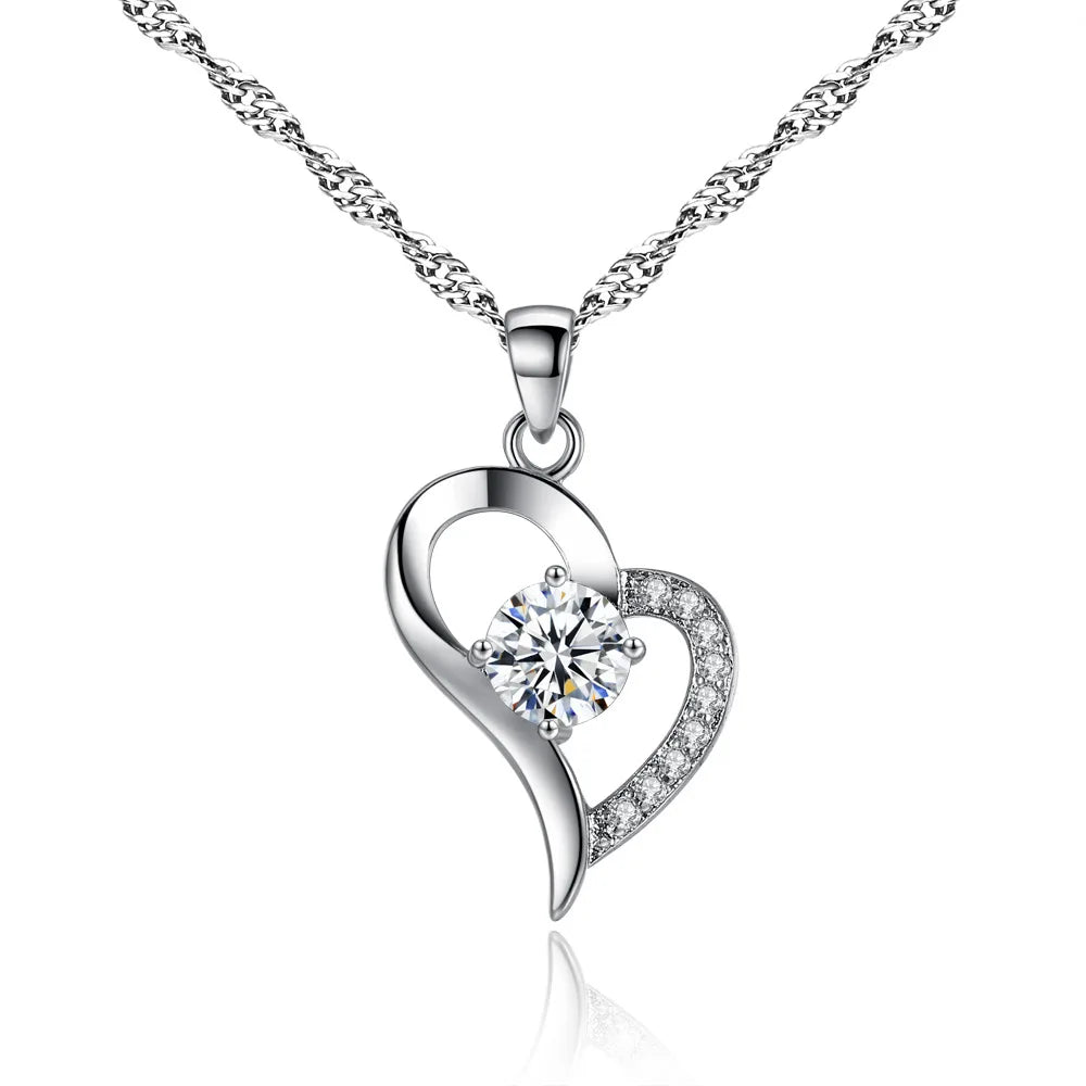 Classic Silver Plated Heart Pendant Necklace Shining Diamond Fashion Jewelry for Women Girls for Parties Anniversaries Zircon