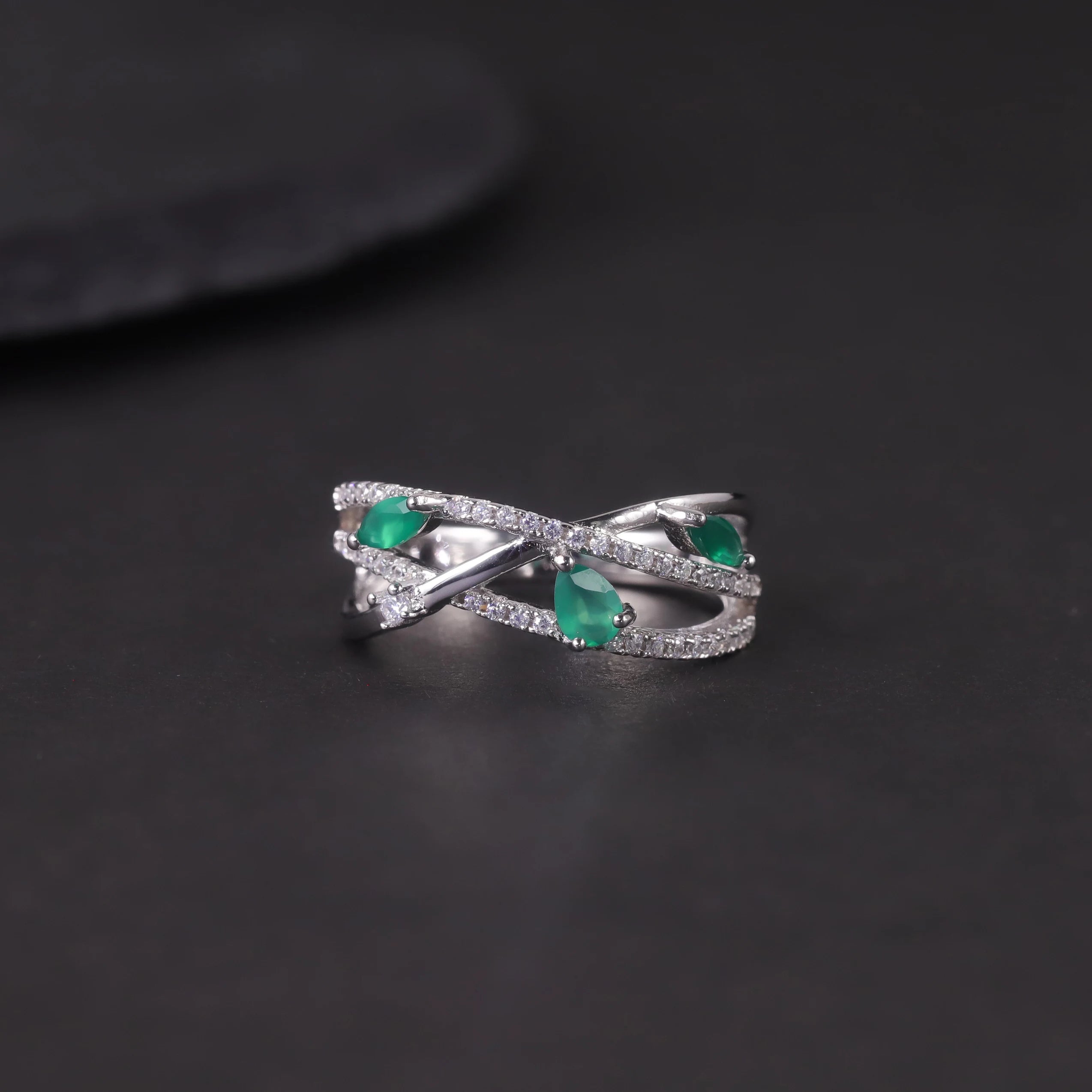 W0347 High-quality Green Color Gemstone Green Agate Good Polished 925 Sterling Silver Unique Design Rings for Ladies