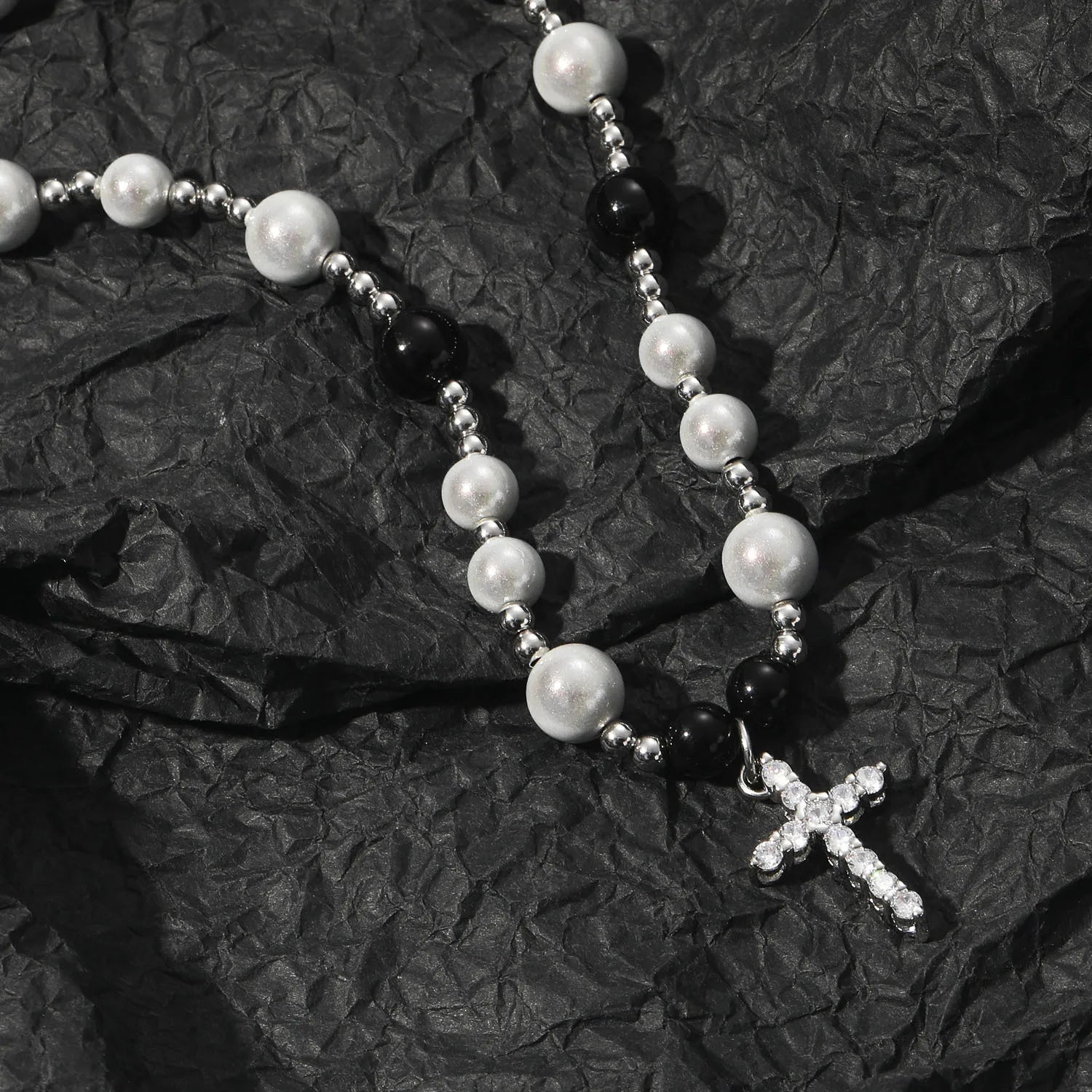 Hip Hop Retro Reflective Pearl Necklace for Women Men Punk Sweet Cool Rhinestone Cross Pendant Clavicle Stainless Steel Weddings