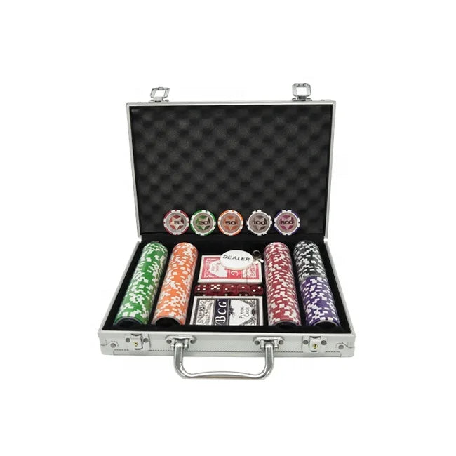 Casino Accessories One-stop Shopping  200 Pieces Star Design Clay Poker Chips Set with Aluminium Sliver Case Dealer Dice