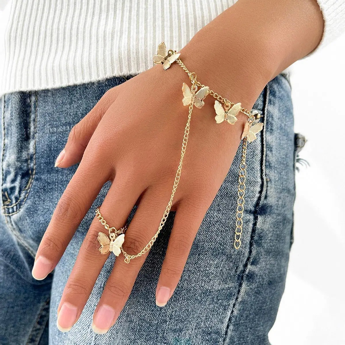 Trendy Bracelet With Finger Ring Butterfly Link Wrist Chain for Women Charms Lady Trendy Aesthetic 2023 Jewelry